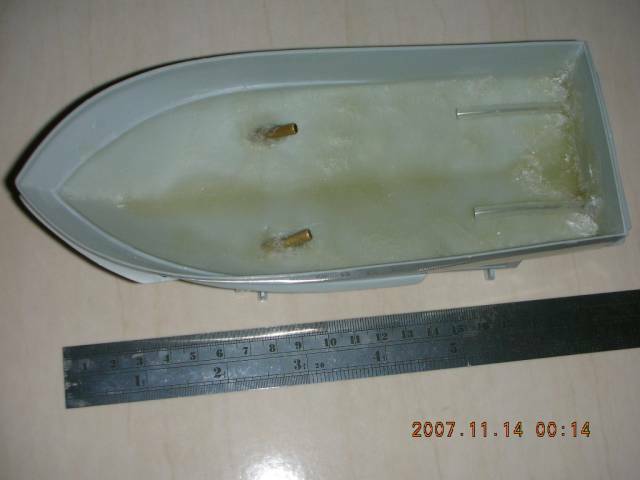 船殼已經用玻璃纖維+EPOXY強化