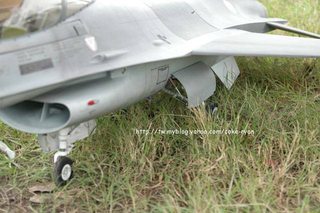 F-16收輪腳架