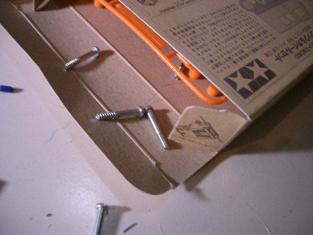 然後用工作樂的長的螺絲釘,代替原本轉向拉杆外側的螺絲