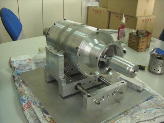 m_25公斤實驗用引擎.JPG