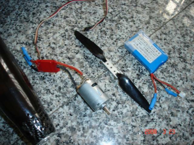 400碳刷馬達+63折槳+7.4v 1100mA.jpg