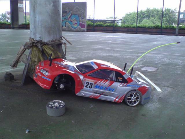 TB02D變成三輪車,尾翼也斷了