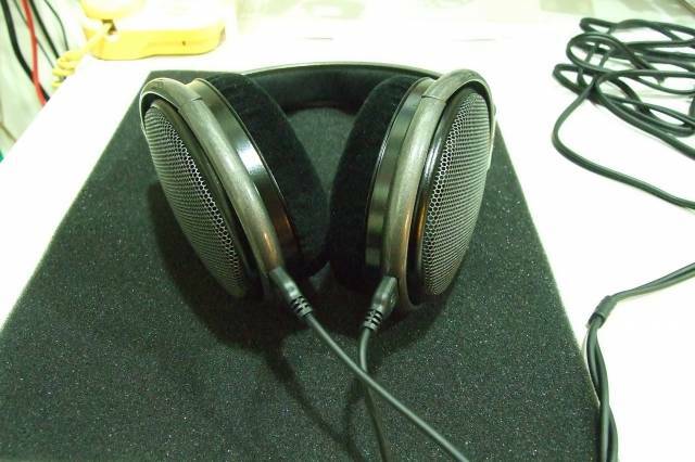 沒聲音只好先睡覺覺~嗚~沒得聽