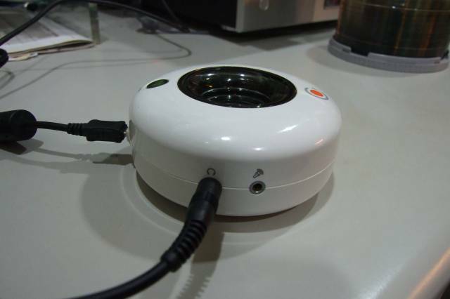 還能再外接耳機和MIC