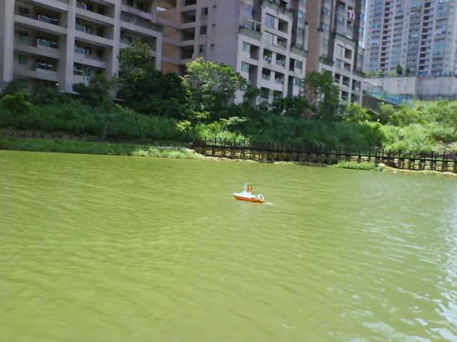 風由外往裡吹