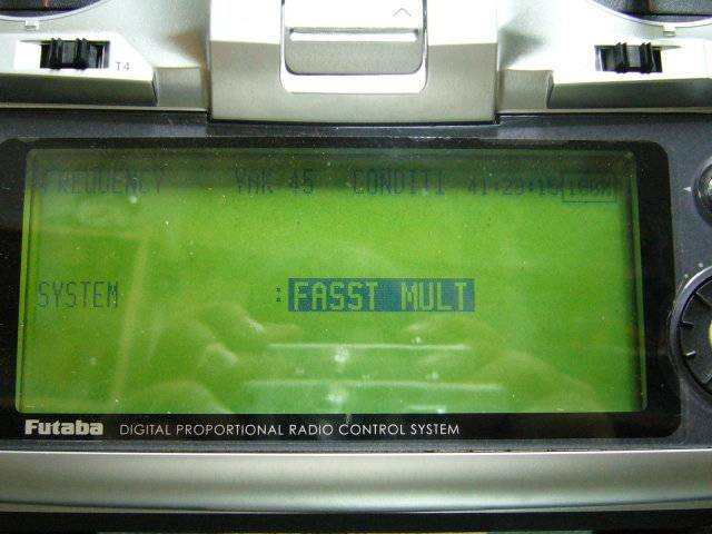 進入 頻率選項後, 只出現 FASST MULT 的選擇,沒得選啦.