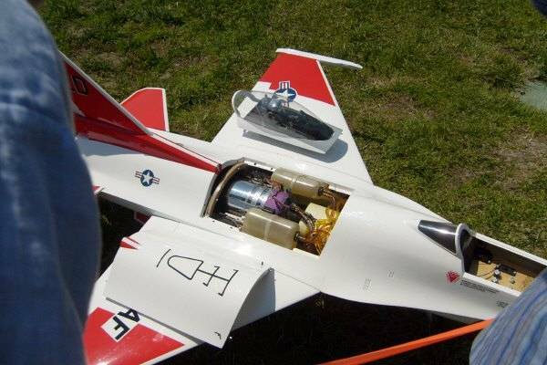 Jet F-16.JPG
