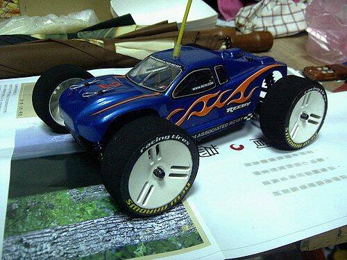 RC18T-1-10tire-1.jpg