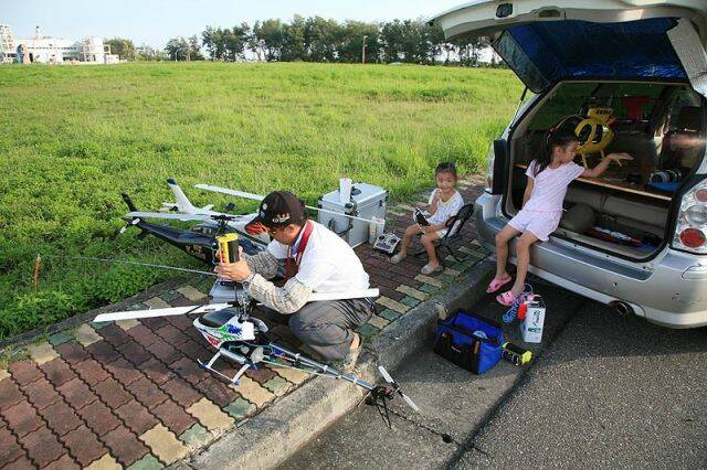 我試飛完後，就換勇哥上場了，抱歉讓大家淨空航道等我勒∼