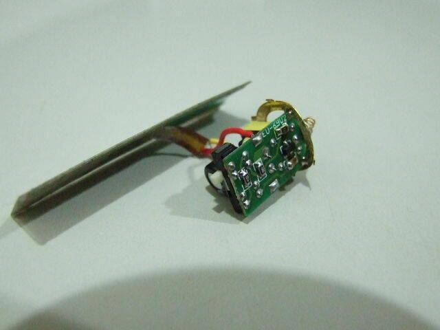 電路板後面的一些電子零件