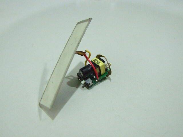 拆開觀看 冷光板 開關 電容 變壓器