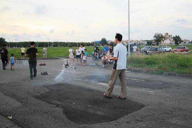 人太多，遊客都都圍過來，太危險，大家散散步就好∼