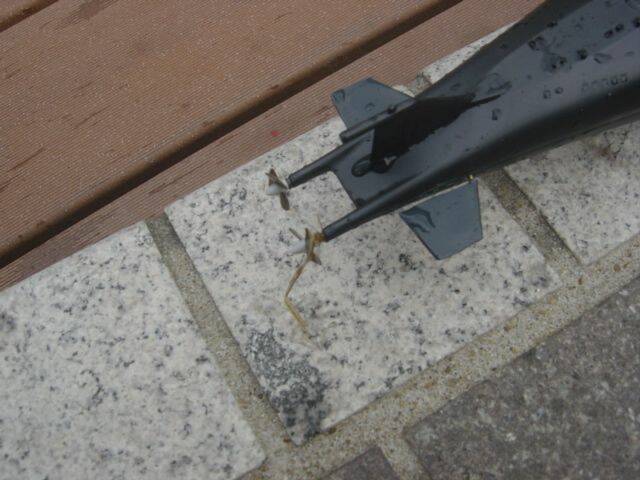 航行中有垃圾上了船葉, 又要維修.....悶....