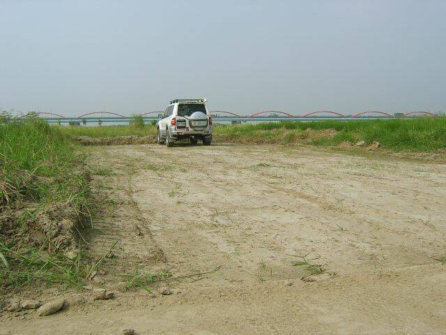 一壓再壓′′看我的〔油王〕壓路功