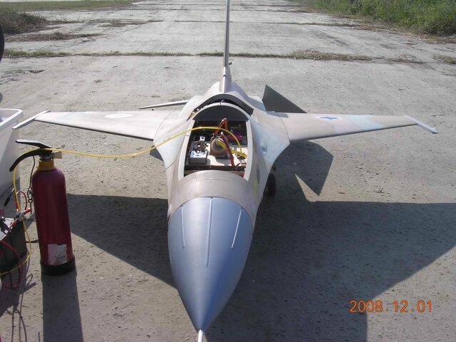 10KG的F-16