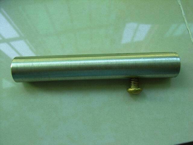 灌黄油的地方直接用螺丝，到时还要加个螺母