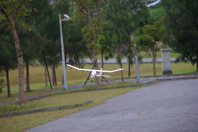 起飛........利用地形地物掩護