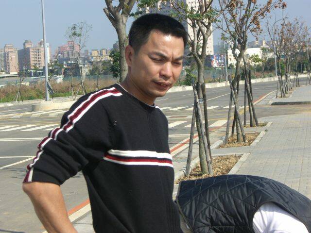 李仔Pk罐頭.JPG
