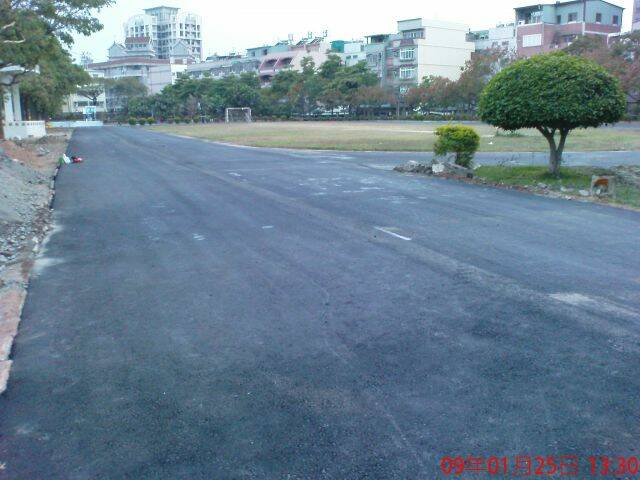超平超長沒車的新柏油跑道