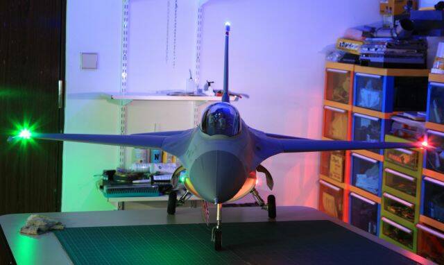 f16b.jpg
