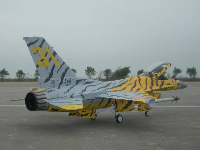 f16-3.jpg