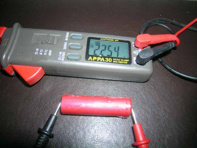 剛剛一量發現電壓回升到2.2