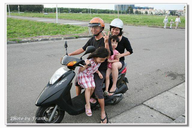 耀洲騎摩托車來LDS