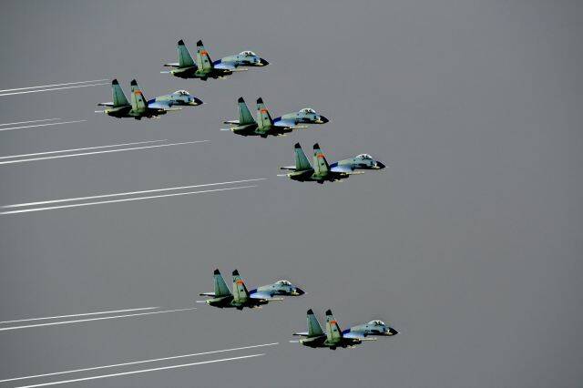 三分鐘後彰航戰機已就定位，敵機隊越過海峽中線，空速850哩，高度一萬呎，接近中 ... ... ... ... ... ... ...