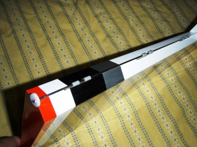方向舵做的跟100CC的一樣可拆卸的ㄛ!!~~