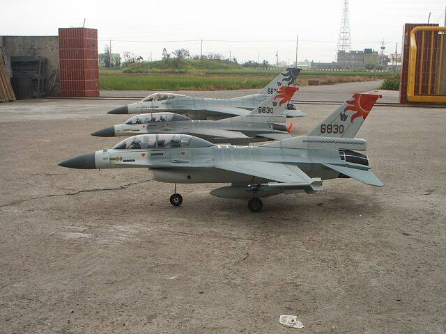 雙座F-16B