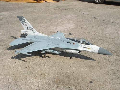 電機F-16A