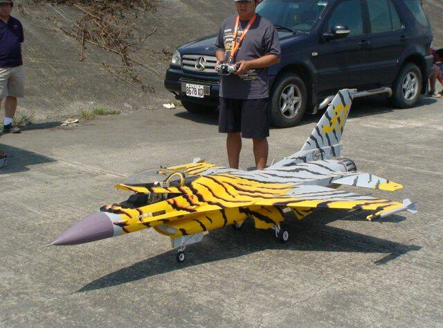 F16-1.jpg