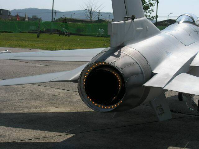 F-16_980501-012.JPG
