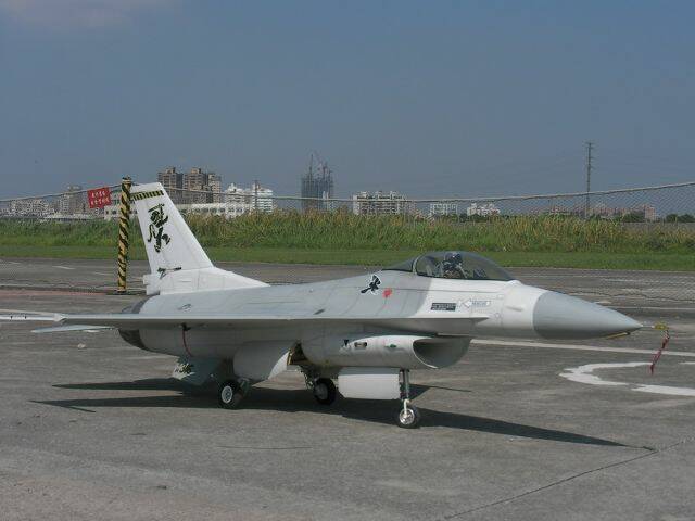 F-16_980512-002.JPG