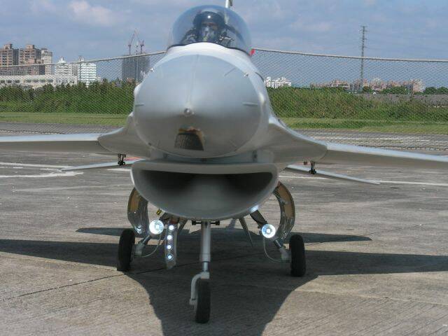 F-16_980501-011.JPG