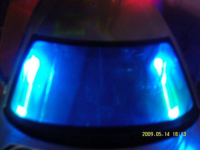 前車窗 看車底燈