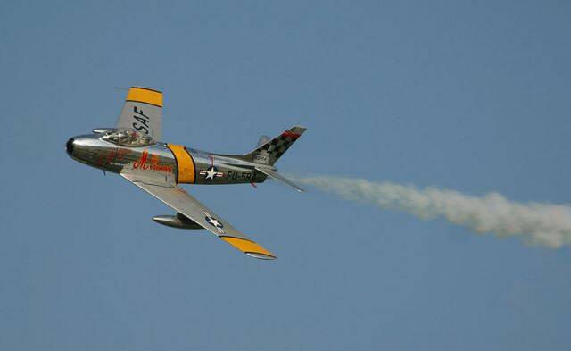 800px-North_American_F86-01.jpg