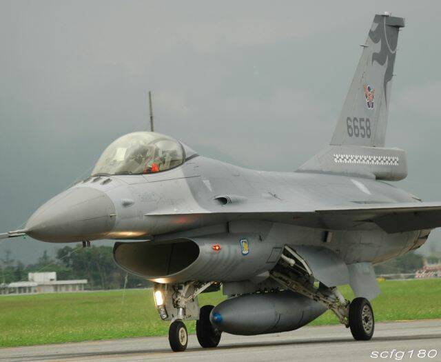 DSC_1215F-16.jpg