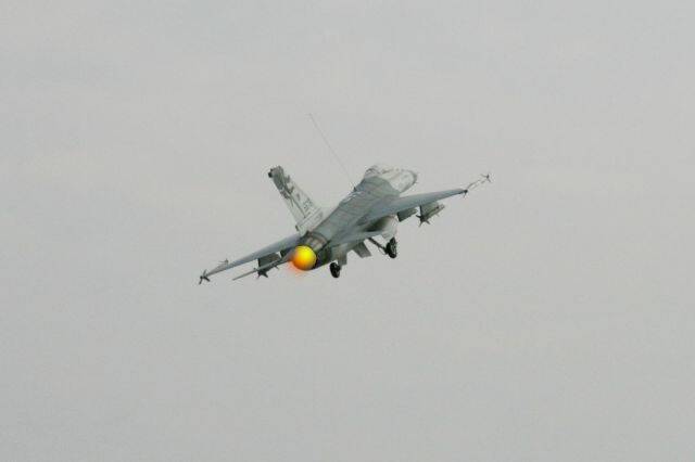 6678緊急升空