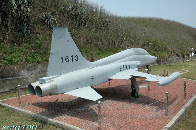 更正：此架為雙座F-5B!