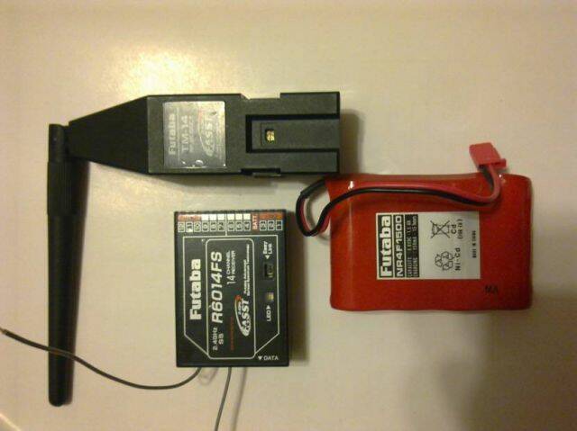 2.4G模組+14動接收+伺服器電池