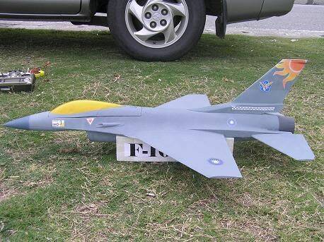太陽神F-16