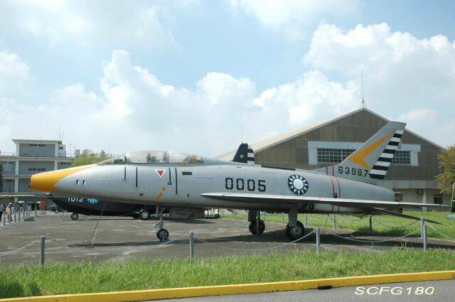 F100F-6.jpg