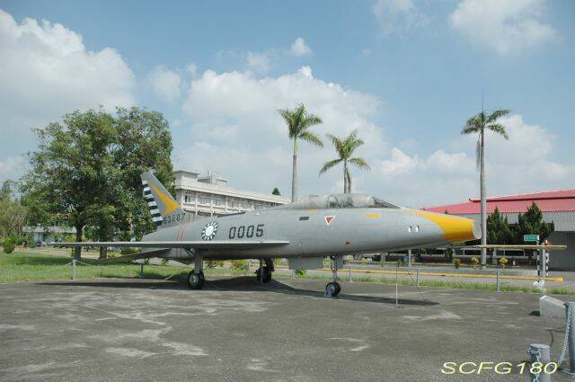 F100F-7.jpg