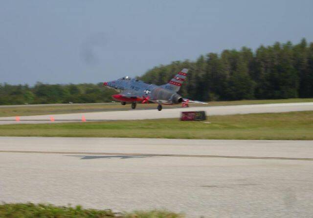 F-100D TAKE OFF r.jpg