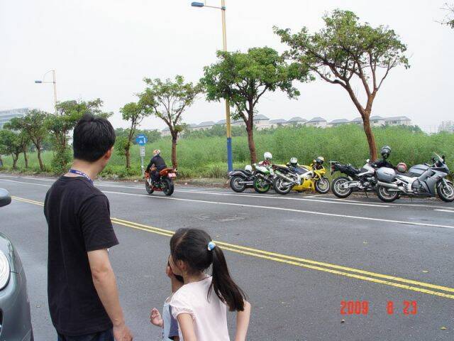 041.JPG