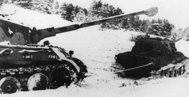 tigre2_et_jagdtiger_206.jpg