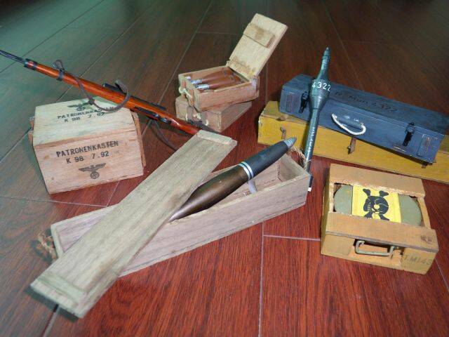 wooden crate 002 zip a.JPG