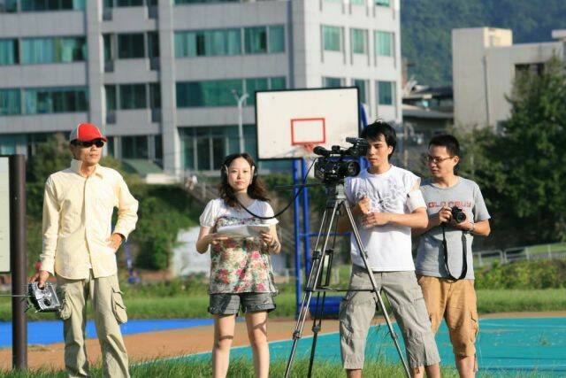 美眉記者連線報導