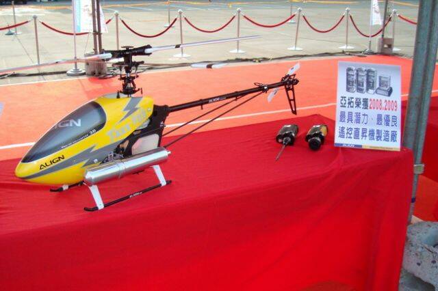 TREX-700-汽油機-1.jpg